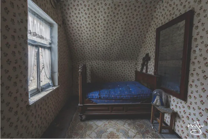 I Photographed The Best-Kept Bedroom Secrets Of All Times