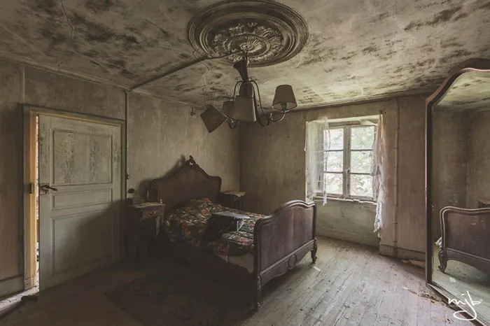 I Photographed The Best-Kept Bedroom Secrets Of All Times