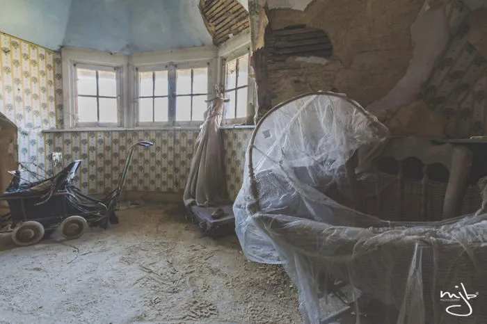 I Photographed The Best-Kept Bedroom Secrets Of All Times