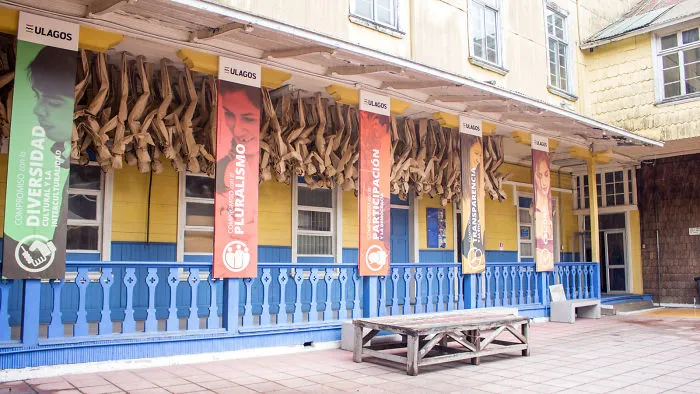 250 Life-Sized Paper People Invade The Streets To Reflect On Public Spaces In Chile