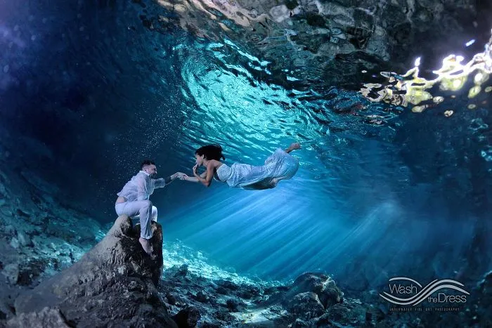 I’ve Been Photographing Couples Underwater For 21 Years And Here Are My Favorite Shots