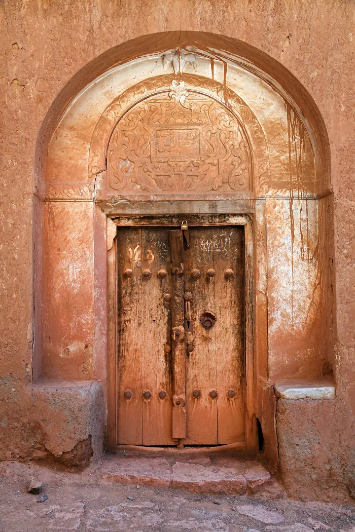 Located In The Iranian Mountains, Abyaneh Is Characterized By The Color Of Its Houses, Its Inhabitants, Its Climate And The Image Of Good Life That It Reflects