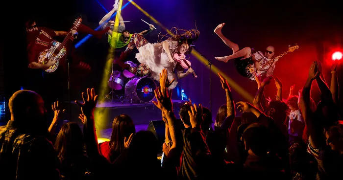 Photographer Creates Epic Band Shot By Taking The Group Underwater