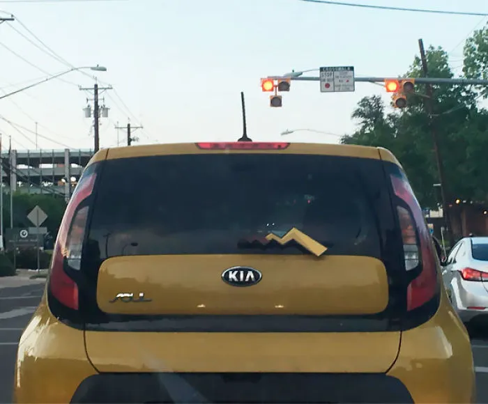 Pikachu en la carretera