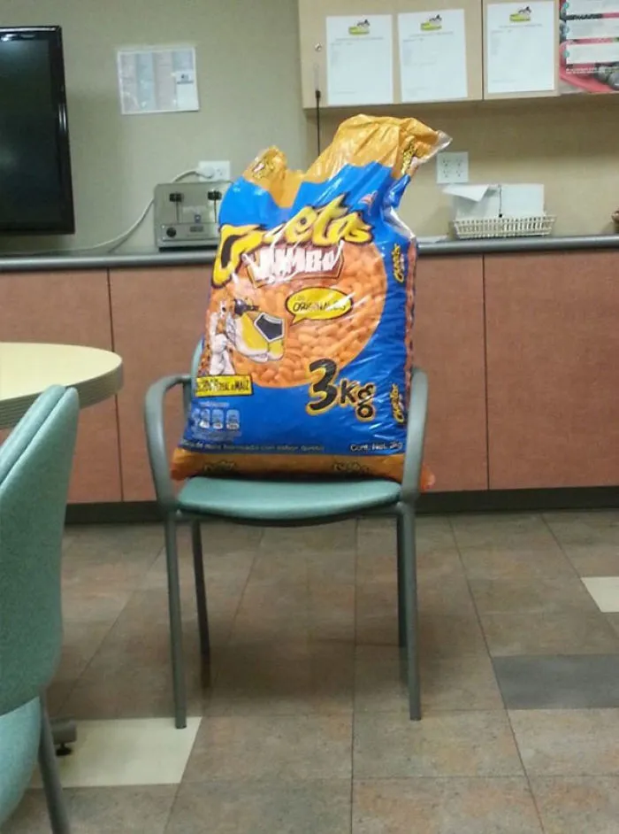 Hoy me moría de ganas de comer cheetos, y mi compañero me trajo algunos