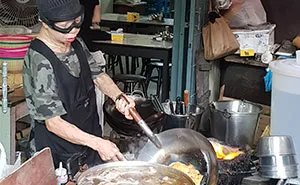 I Went To Bangkok Just To Try This 70+ Year Old Chef's Street Food Which Received A Michelin Star