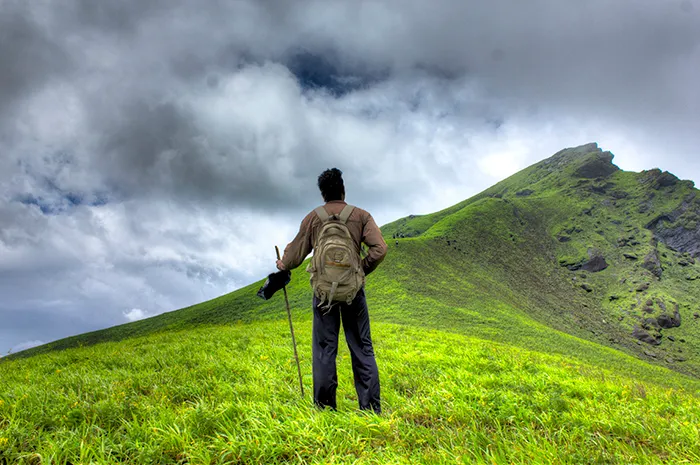 How To Keep Safe While Hiking