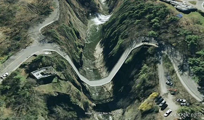 Artist Finds Anomalies On Google Earth And They Look Like Dali Is Using Google