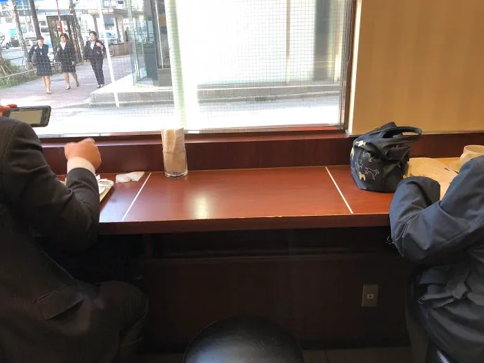 This Coffee Shop In Tokyo Clearly Marks Each Customers Space At The Counter
