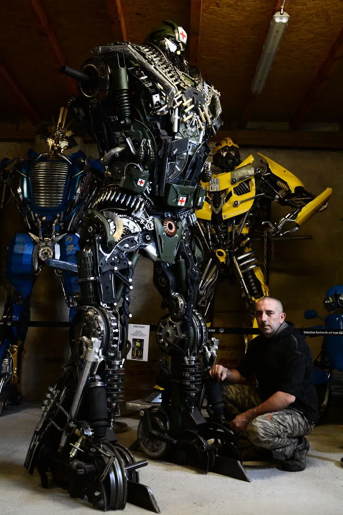 Polish Artist Creates Popular Sci-Fi Characters From Scrap Metal