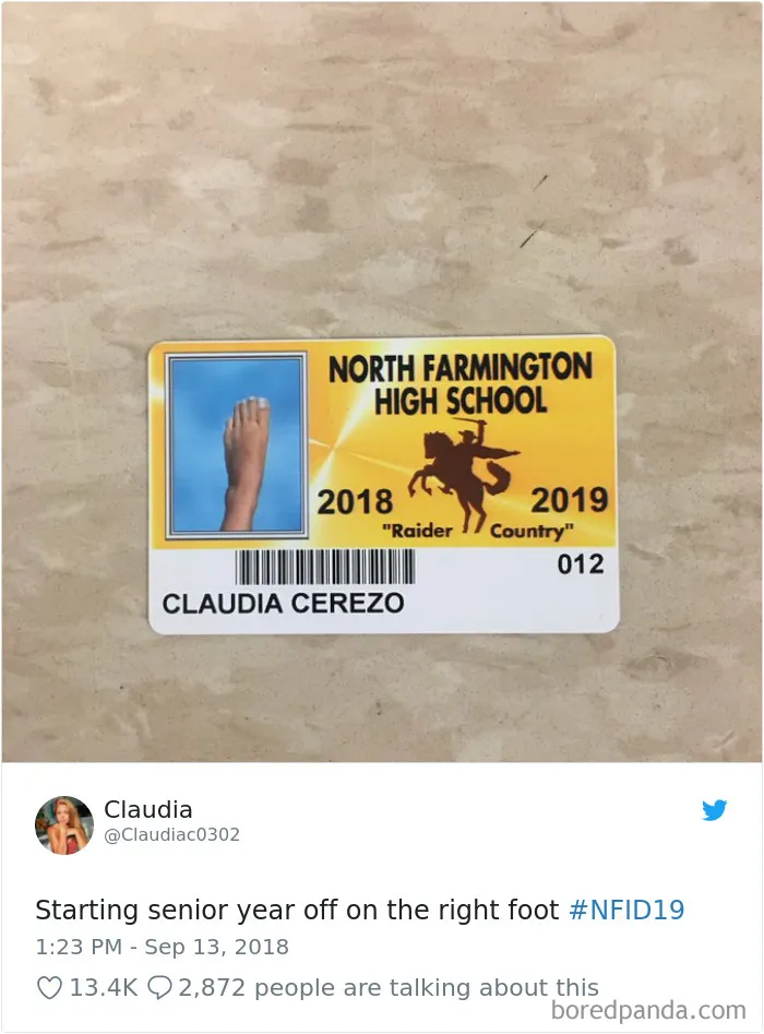 High School Lets Seniors Wear Costumes For Their Student ID Pics, Ace This Year (65 Pics)