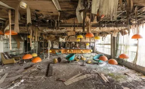I Captured Abandoned Places While Traveling Around Japan (21 Pics)