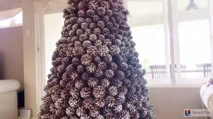 They Made The Most Epic Giant Christmas Tree Entirely Out Of Close To 1000 Pinecones!