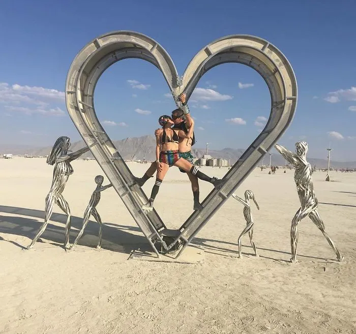 110 Epic Photos From Burning Man 2018 That Prove It’s The Craziest Festival In The World