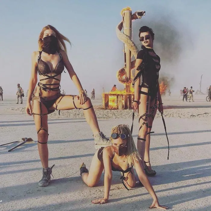 110 Epic Photos From Burning Man 2018 That Prove It’s The Craziest Festival In The World