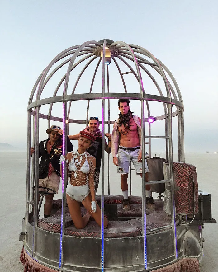 110 Epic Photos From Burning Man 2018 That Prove It’s The Craziest Festival In The World