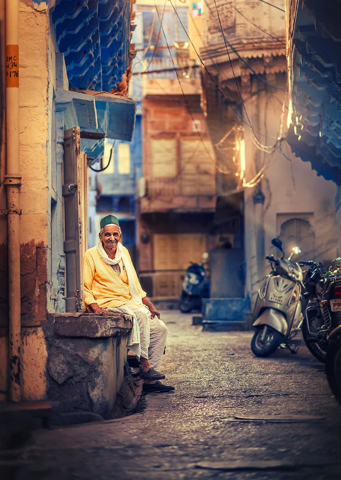My 30 Photos Capture The Quiet Side Of City Life In The Narrow Streets Of South Asia
