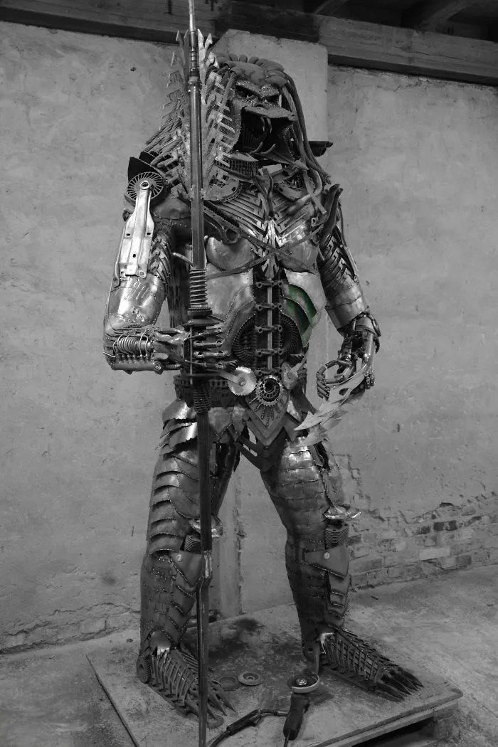 Polish Artist Creates Popular Sci-Fi Characters From Scrap Metal