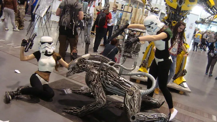 Polish Artist Creates Popular Sci-Fi Characters From Scrap Metal