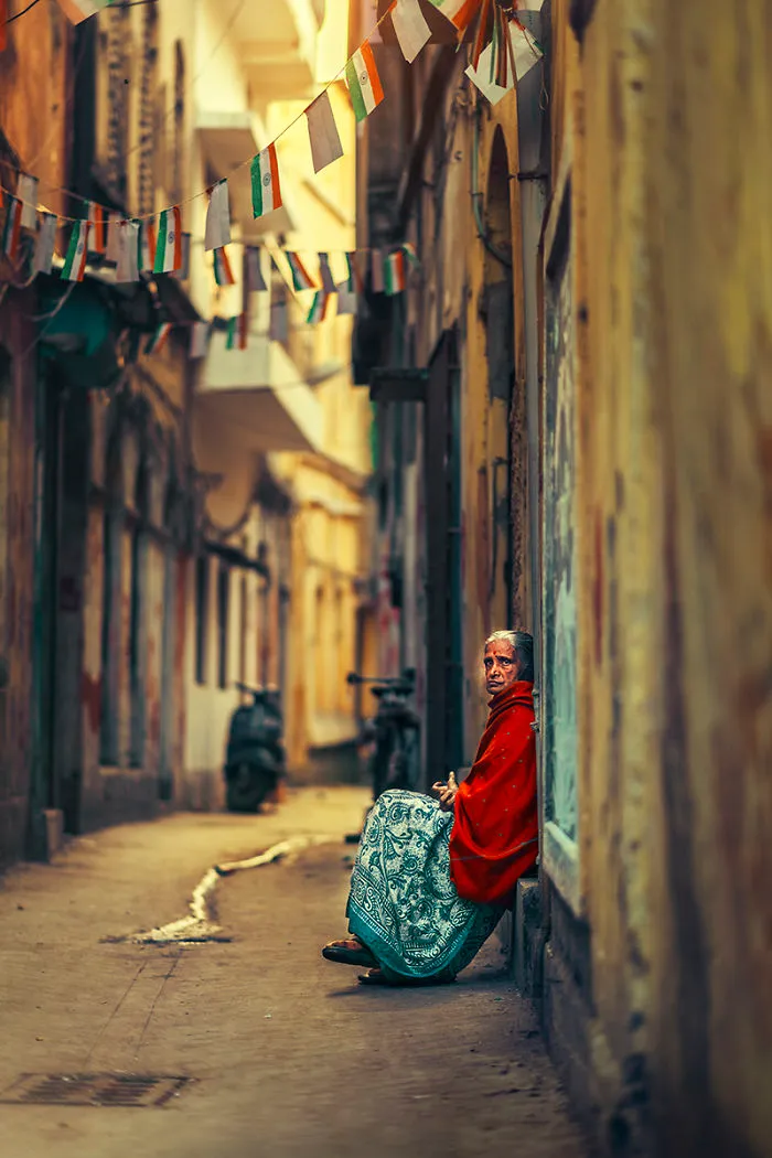 My 30 Photos Capture The Quiet Side Of City Life In The Narrow Streets Of South Asia