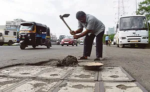 Indian Man Fills Potholes Out Of Love For His Dead Son