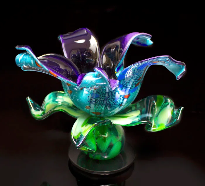 Watch How These Beautiful Flowers Are Created From Glass!