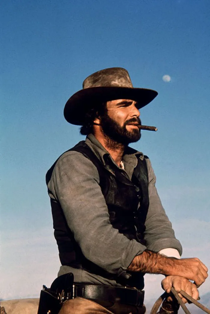 30+ Fotos emblemáticas para recordar el icono que realmente fue Burt Reynolds