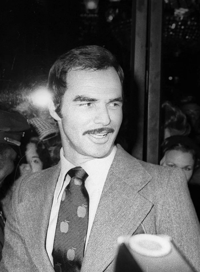 30+ Fotos emblemáticas para recordar el icono que realmente fue Burt Reynolds