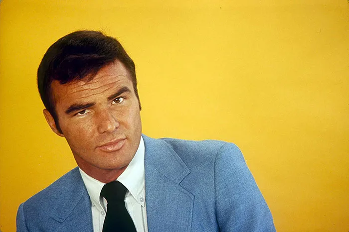 30+ Fotos emblemáticas para recordar el icono que realmente fue Burt Reynolds