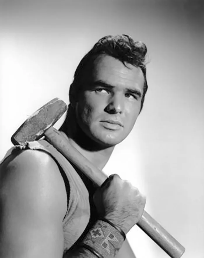 30+ Fotos emblemáticas para recordar el icono que realmente fue Burt Reynolds