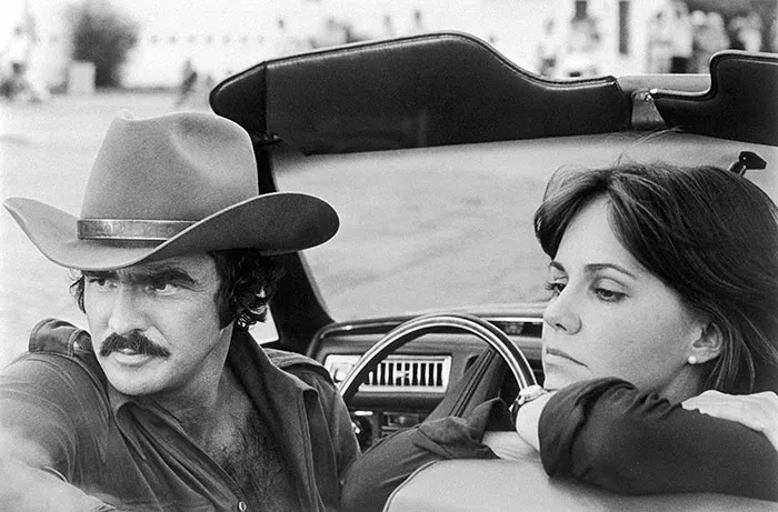 30+ Fotos emblemáticas para recordar el icono que realmente fue Burt Reynolds