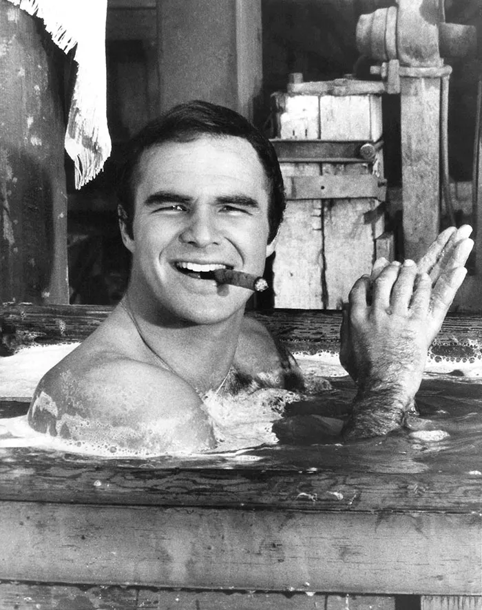 30+ Fotos emblemáticas para recordar el icono que realmente fue Burt Reynolds