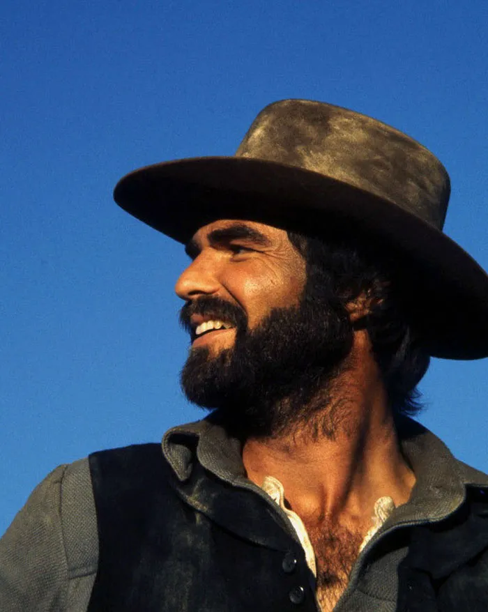 30+ Fotos emblemáticas para recordar el icono que realmente fue Burt Reynolds