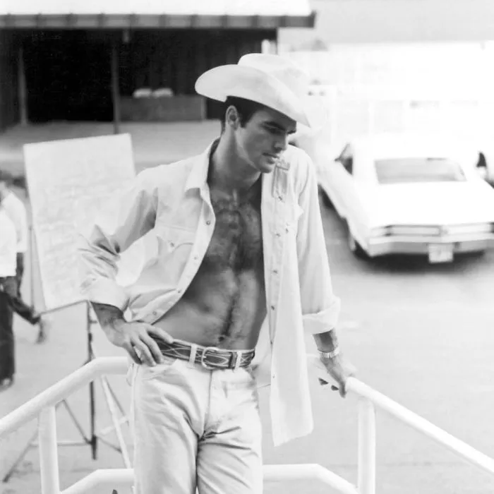 30+ Fotos emblemáticas para recordar el icono que realmente fue Burt Reynolds