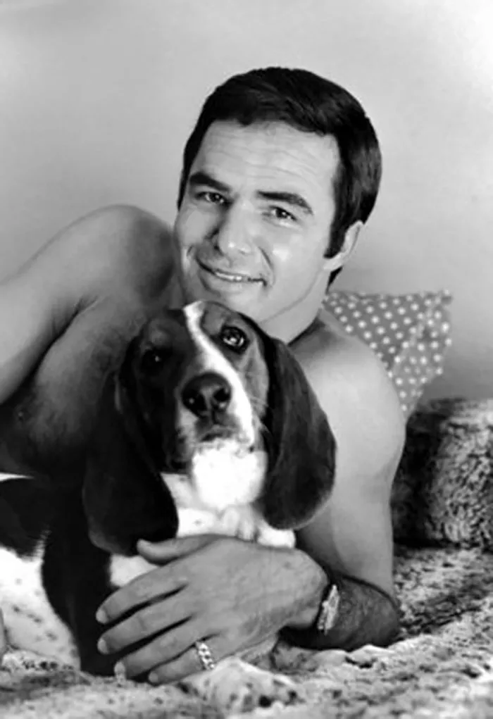 30+ Fotos emblemáticas para recordar el icono que realmente fue Burt Reynolds