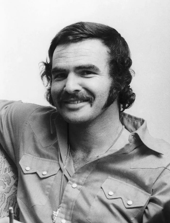 30+ Fotos emblemáticas para recordar el icono que realmente fue Burt Reynolds