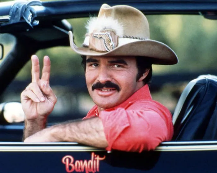 30+ Fotos emblemáticas para recordar el icono que realmente fue Burt Reynolds