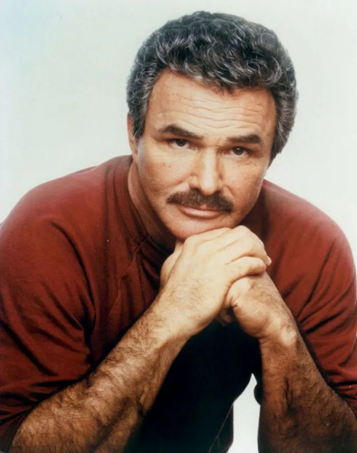30+ Fotos emblemáticas para recordar el icono que realmente fue Burt Reynolds