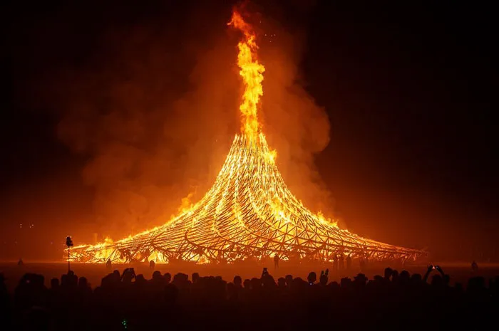 110 Epic Photos From Burning Man 2018 That Prove It’s The Craziest Festival In The World