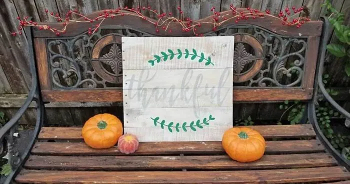 Transform A Wooden Pallet Into 5 Stenciled Signs Perfect For Fall
