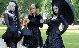Someone Is Confused Why "Gothic" Can Describe Dark Fashion Or Churches, So Tumblr Explains