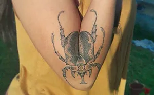 10+ Tatuajes Geniales Que Revelan Todo Su Esplendor Solo Cuando Extiendes Tus Piernas O Brazos