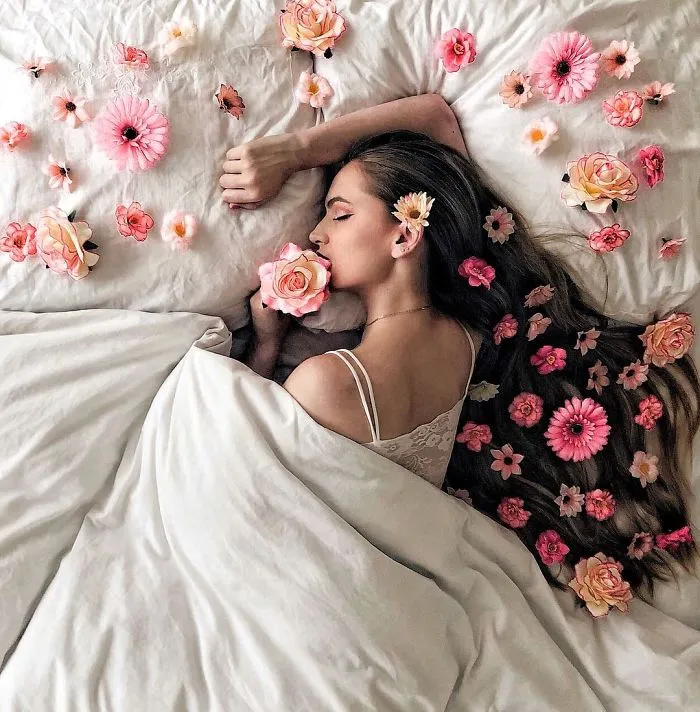 Artist Arranges Amazing Photo Shoots That Show-Off The Beauty Of Her Hair