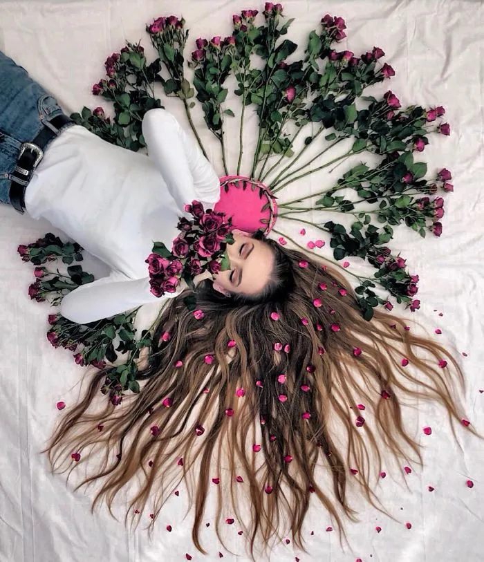 Artist Arranges Amazing Photo Shoots That Show-Off The Beauty Of Her Hair