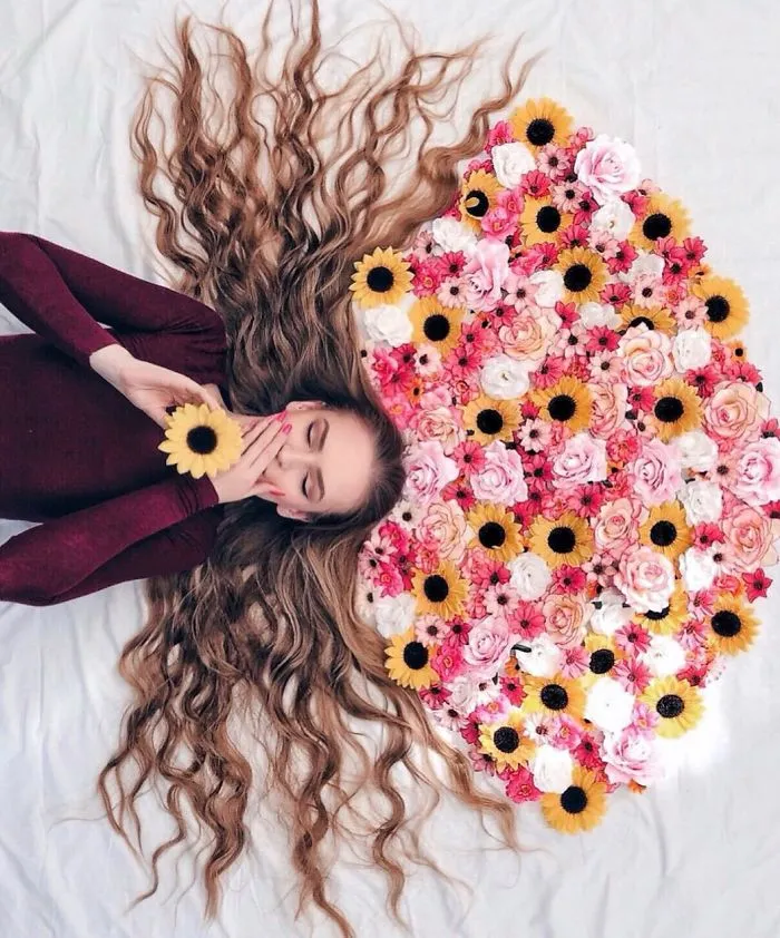 Artist Arranges Amazing Photo Shoots That Show-Off The Beauty Of Her Hair