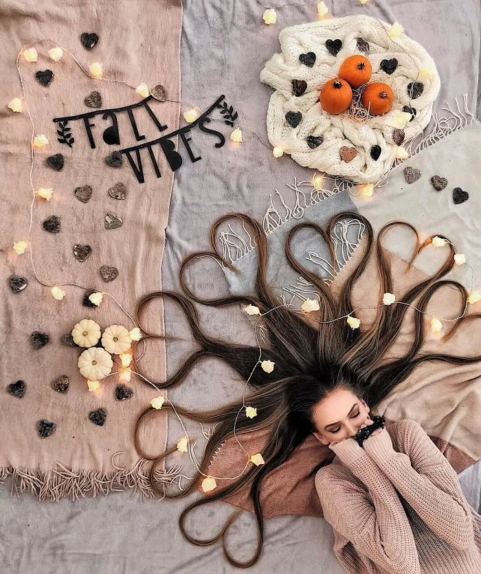 Artist Arranges Amazing Photo Shoots That Show-Off The Beauty Of Her Hair