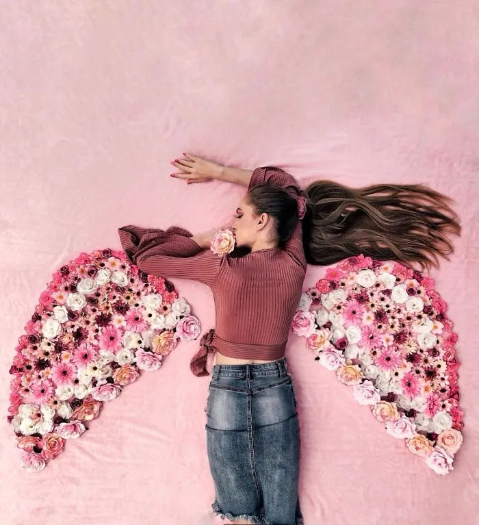 Artist Arranges Amazing Photo Shoots That Show-Off The Beauty Of Her Hair