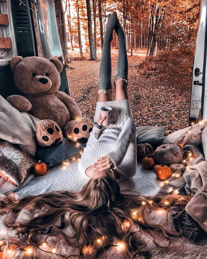 Artist Arranges Amazing Photo Shoots That Show-Off The Beauty Of Her Hair