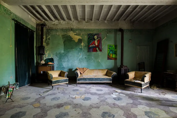 I Took Magnificent Photos Of Abandoned Sites Throughout Italy To Evoke Feelings Of The Past