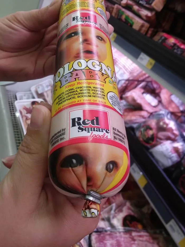 Nunca volváis a poner la cara de un bebé en una salchicha. Gracias.